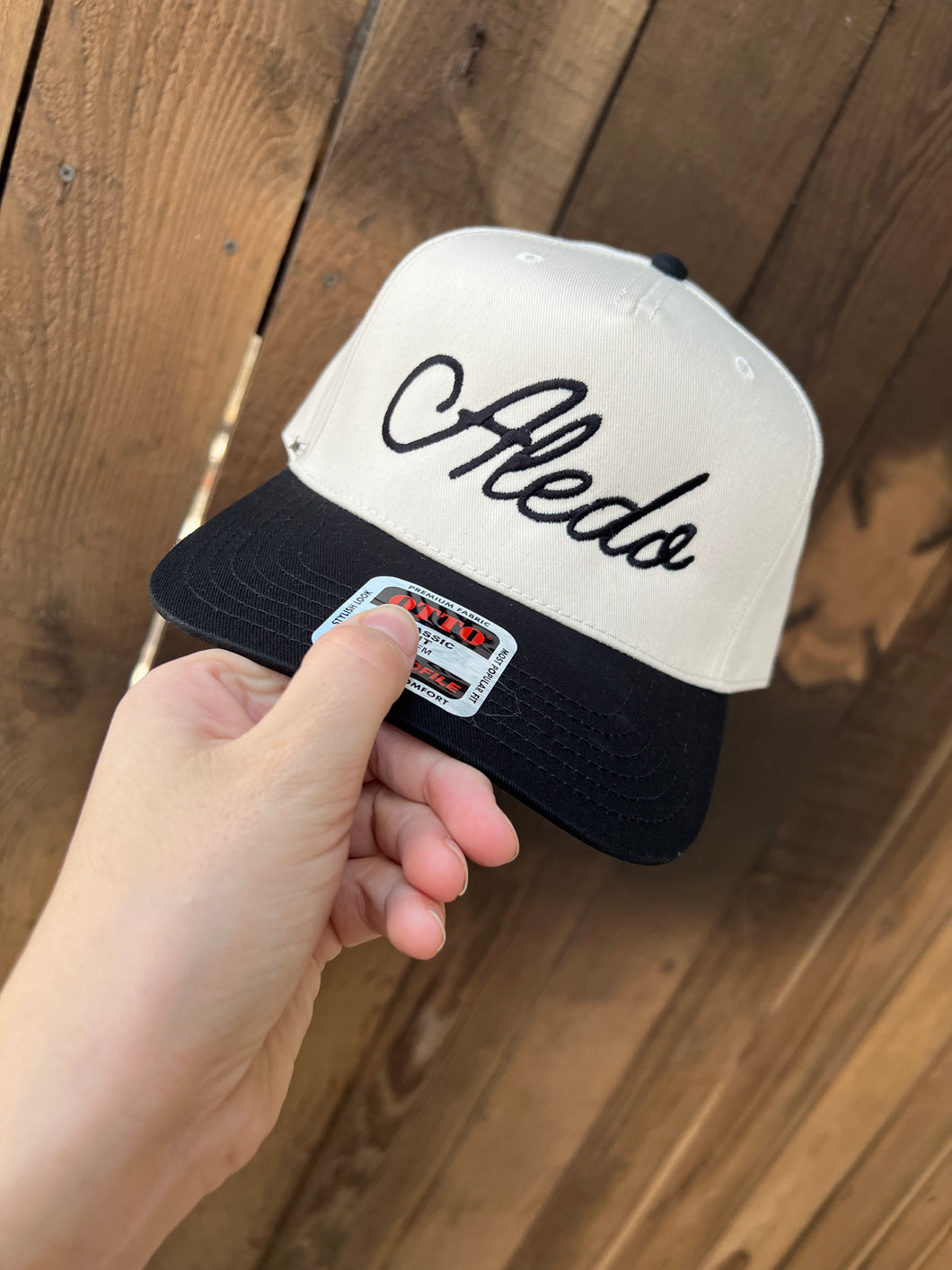 ALEDO hat | cream+ black/black script